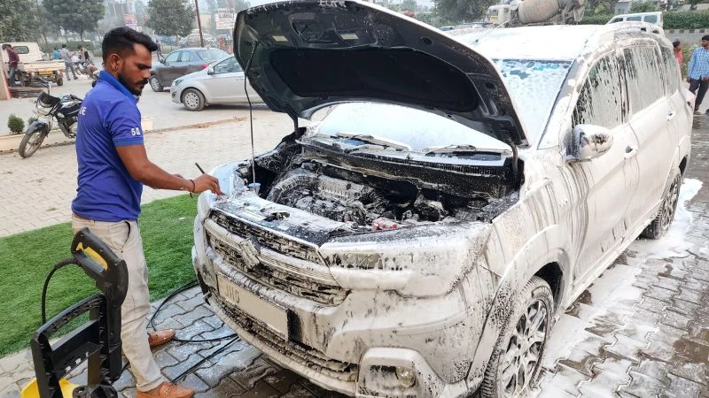 कार की लाइफ कैसे बढ़ाएं (Car maintenance tips) सफाई और देखभाल