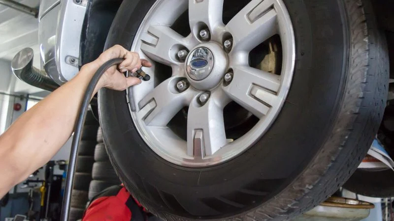 Car Tire Pressure Check for Better Mileage