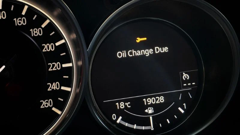 Car engine oil change after how many km